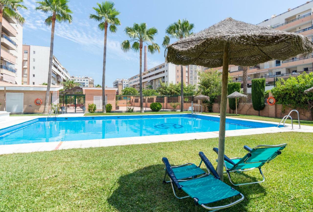 Charming Apartment On The Beach - Pool And Parking Málaga Eksteriør bilde