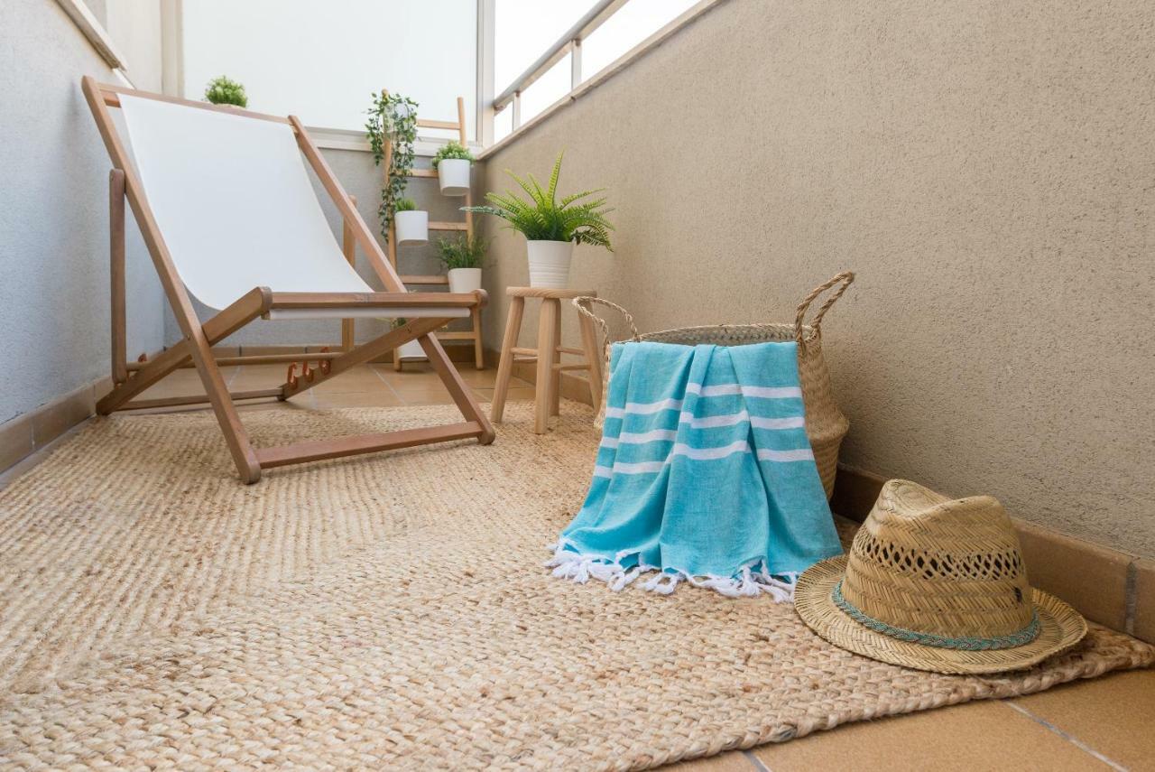 Charming Apartment On The Beach - Pool And Parking Málaga Eksteriør bilde