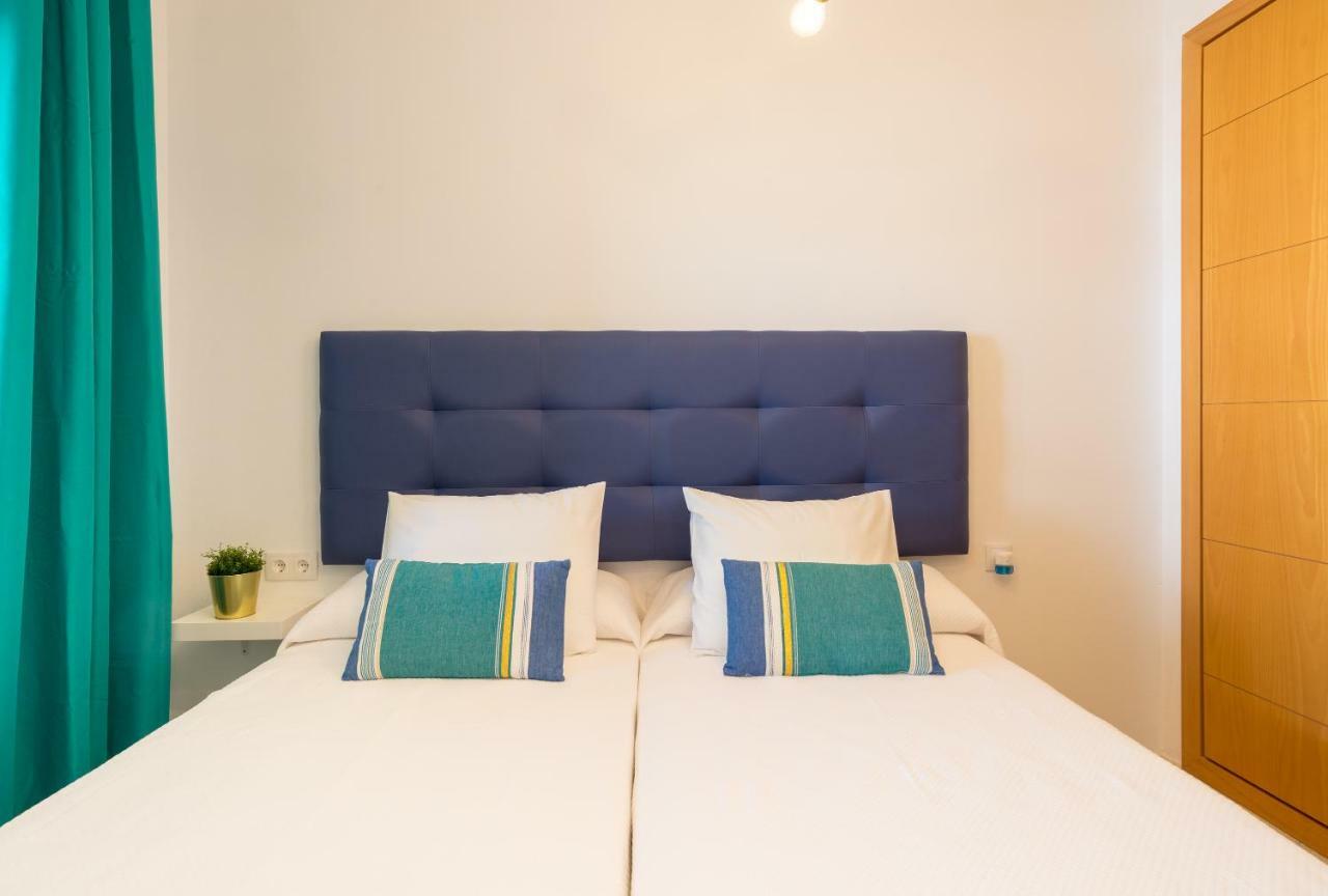 Charming Apartment On The Beach - Pool And Parking Málaga Eksteriør bilde
