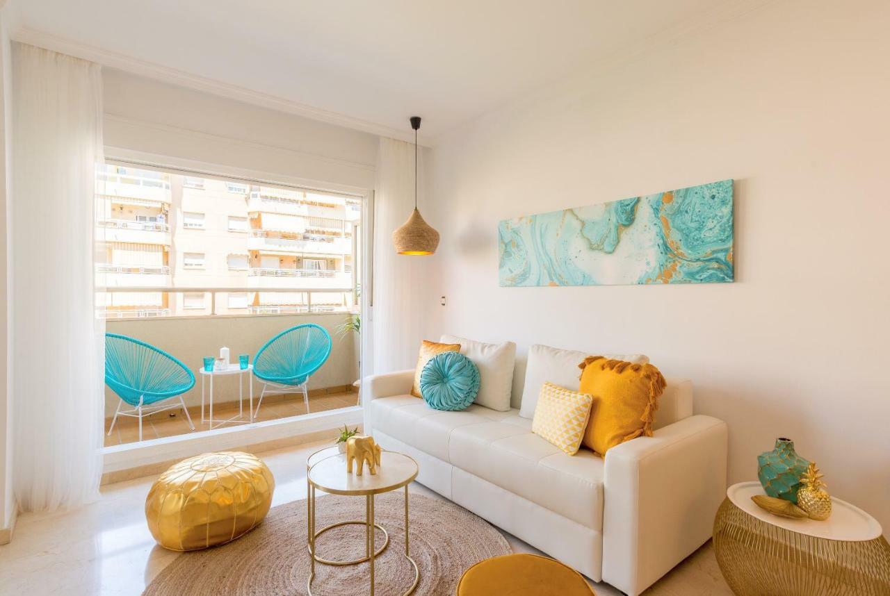 Charming Apartment On The Beach - Pool And Parking Málaga Eksteriør bilde