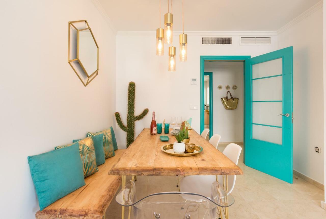 Charming Apartment On The Beach - Pool And Parking Málaga Eksteriør bilde