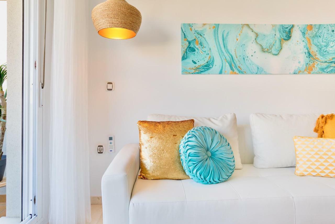 Charming Apartment On The Beach - Pool And Parking Málaga Eksteriør bilde