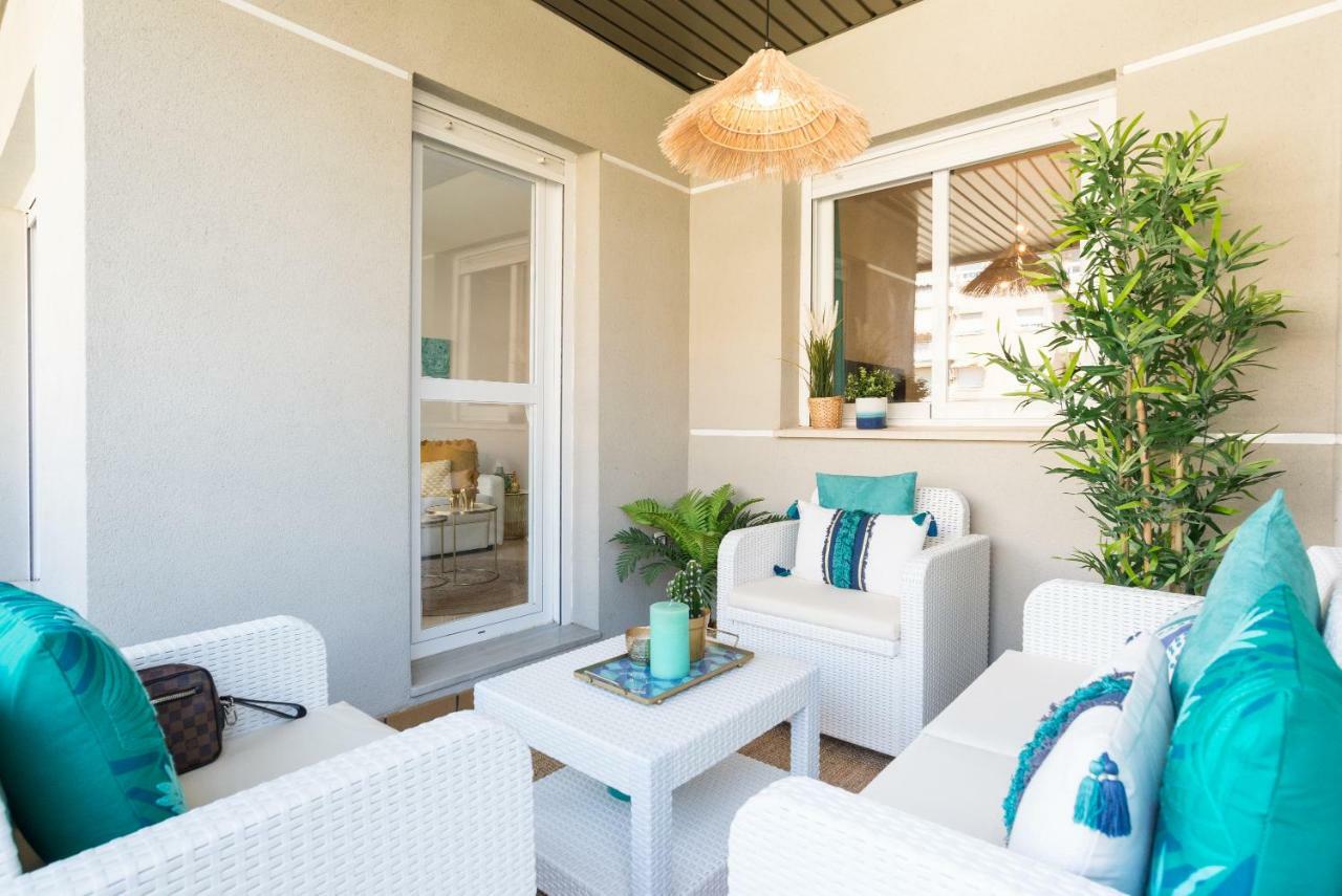 Charming Apartment On The Beach - Pool And Parking Málaga Eksteriør bilde