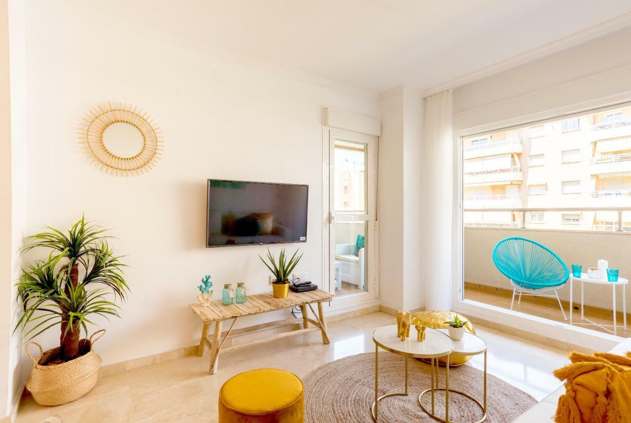 Charming Apartment On The Beach - Pool And Parking Málaga Eksteriør bilde