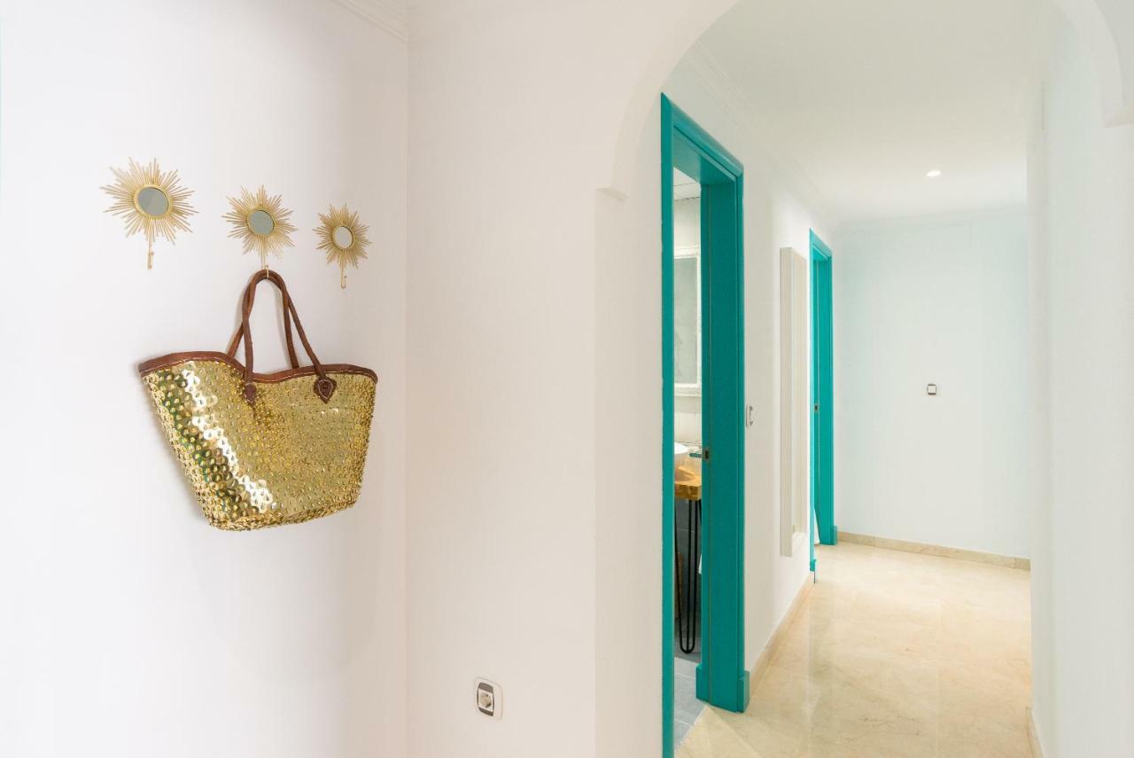 Charming Apartment On The Beach - Pool And Parking Málaga Eksteriør bilde