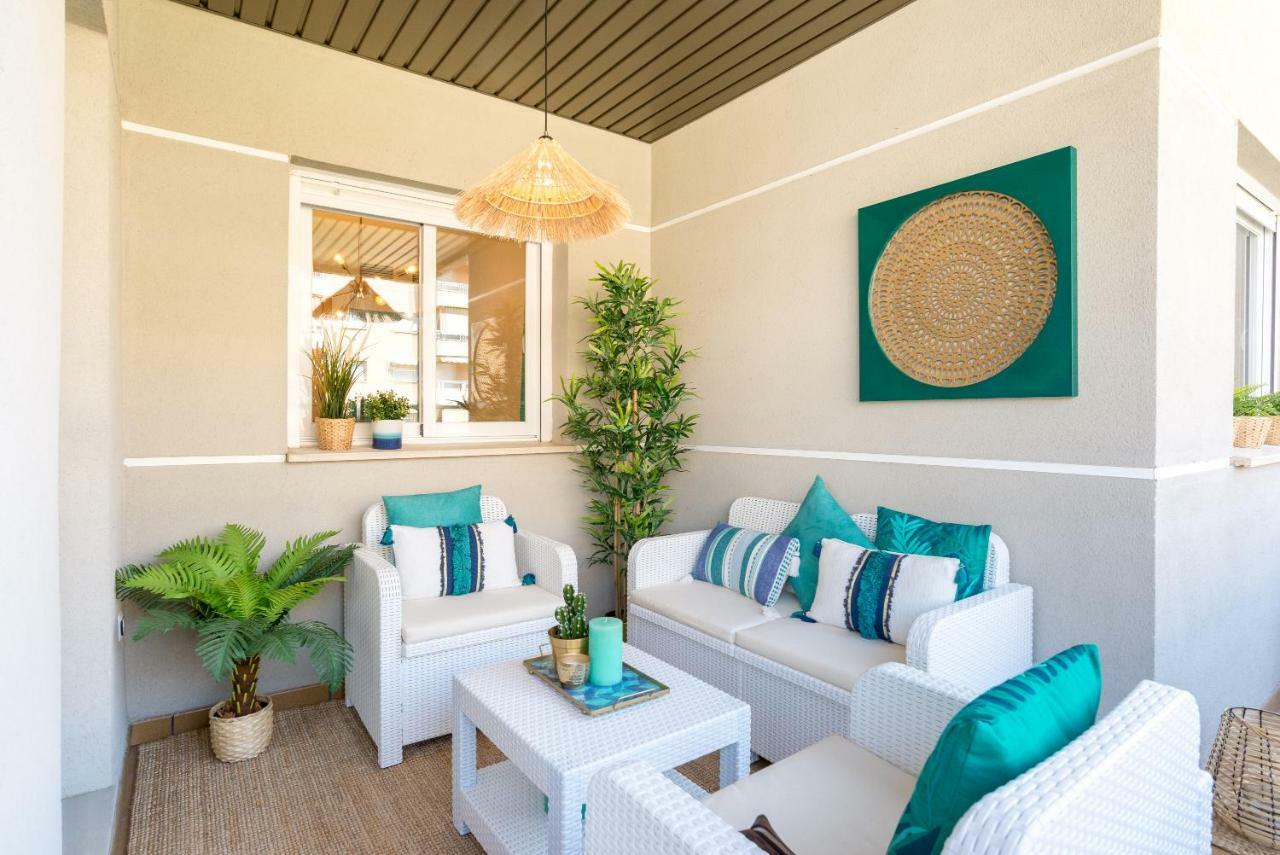 Charming Apartment On The Beach - Pool And Parking Málaga Eksteriør bilde