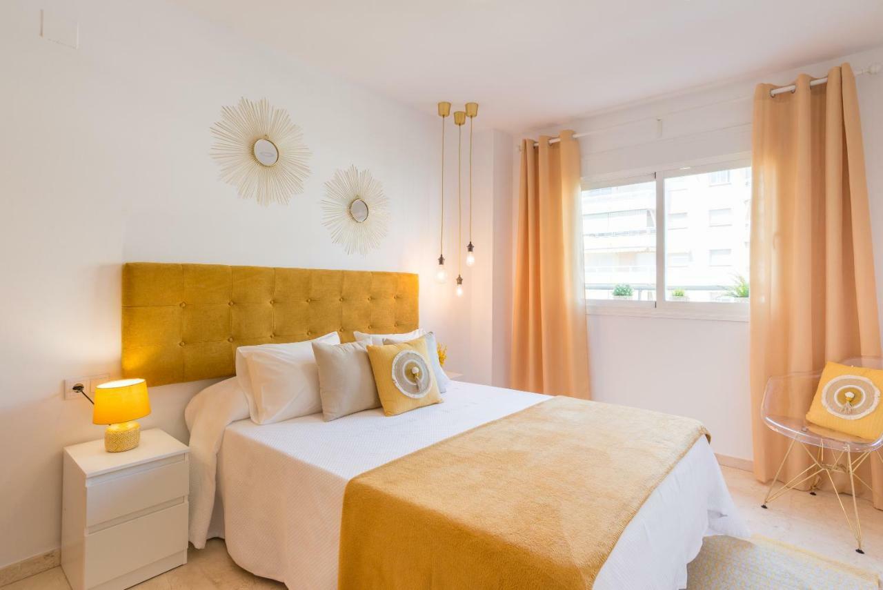 Charming Apartment On The Beach - Pool And Parking Málaga Eksteriør bilde