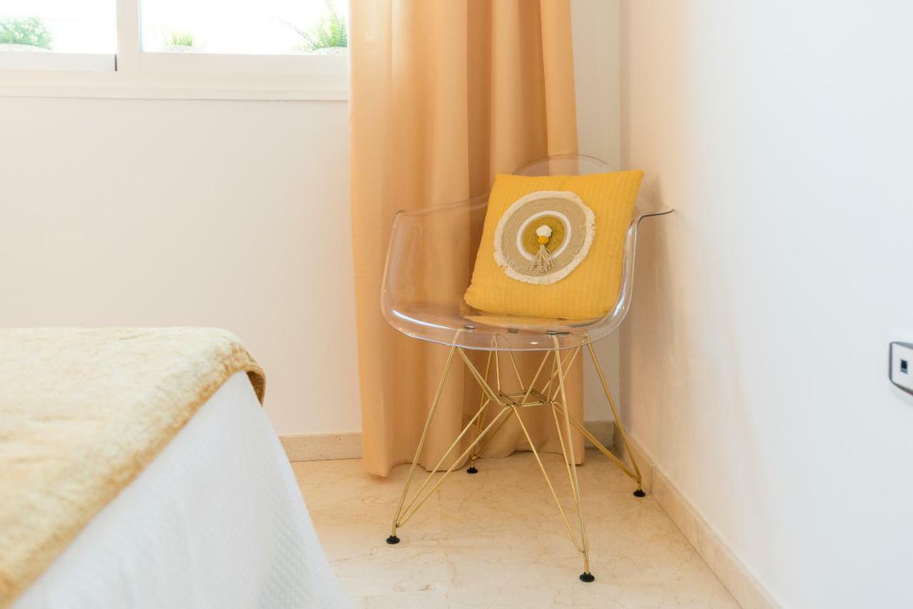 Charming Apartment On The Beach - Pool And Parking Málaga Eksteriør bilde
