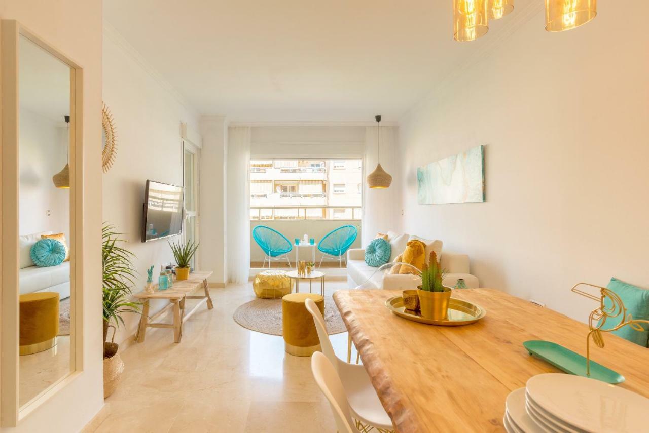 Charming Apartment On The Beach - Pool And Parking Málaga Eksteriør bilde