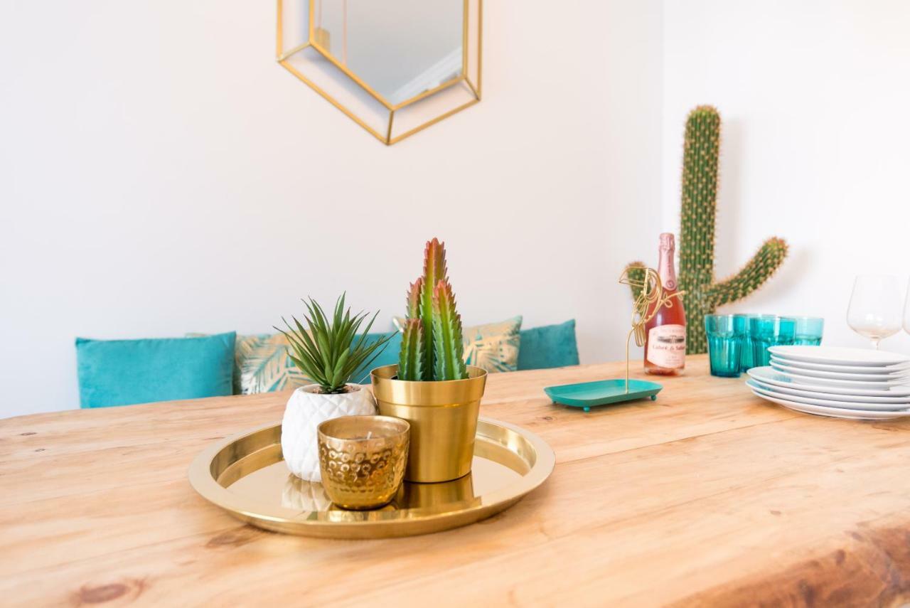 Charming Apartment On The Beach - Pool And Parking Málaga Eksteriør bilde