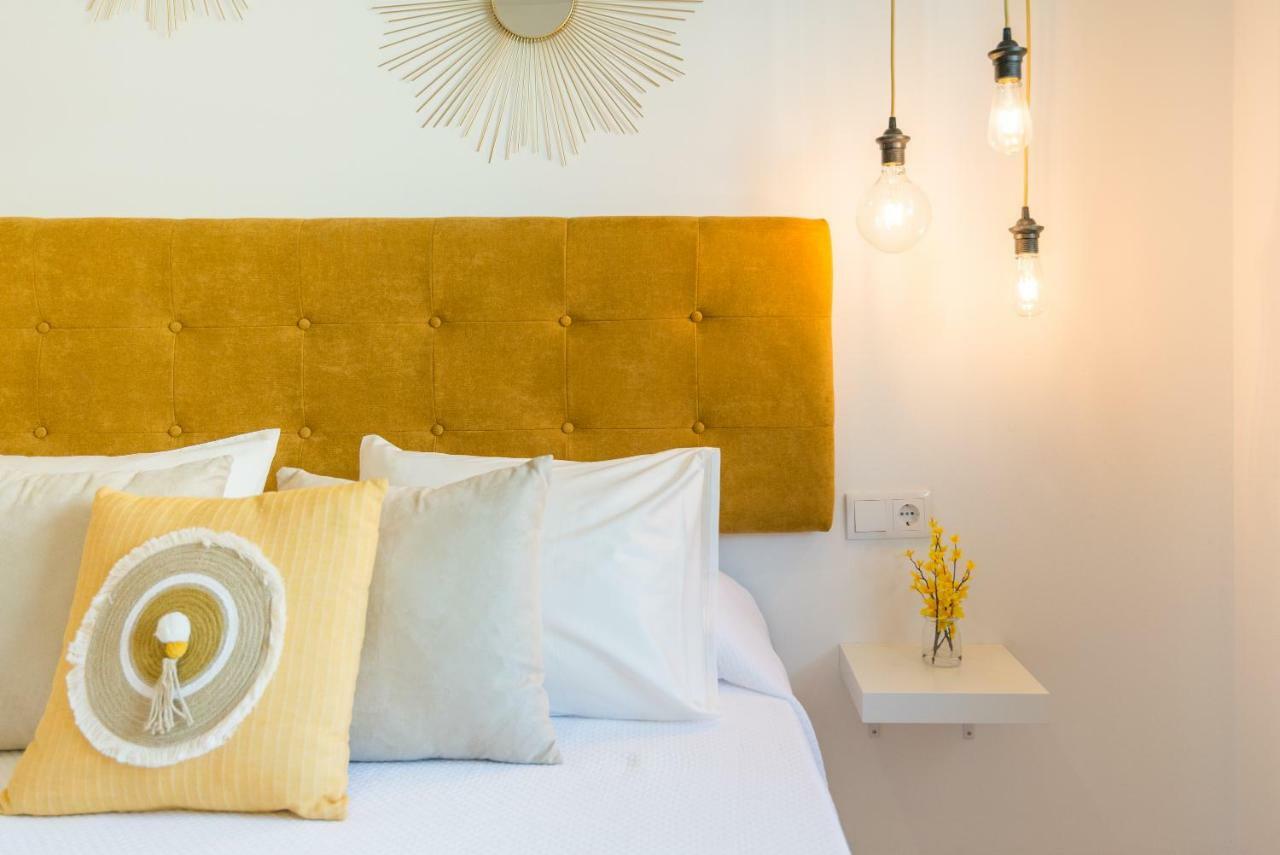 Charming Apartment On The Beach - Pool And Parking Málaga Eksteriør bilde