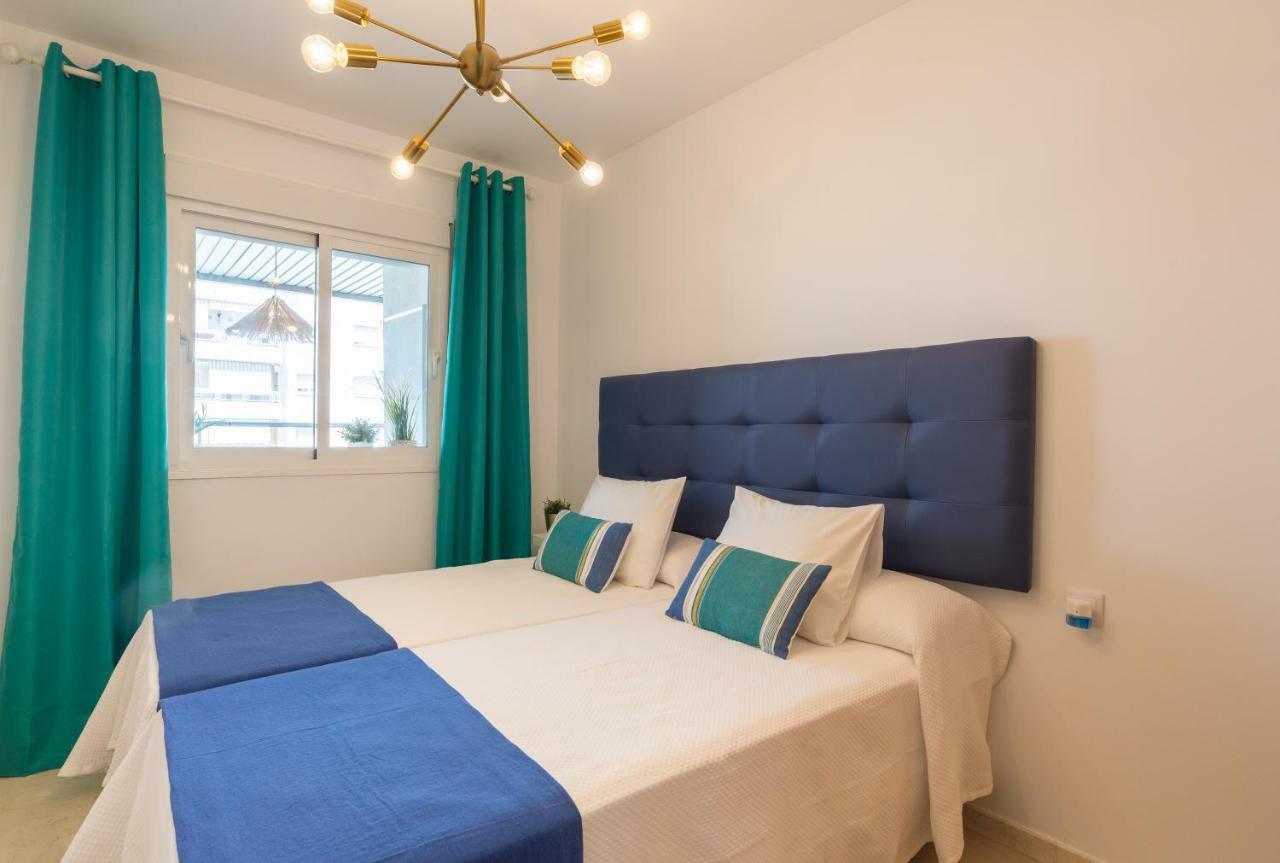 Charming Apartment On The Beach - Pool And Parking Málaga Eksteriør bilde