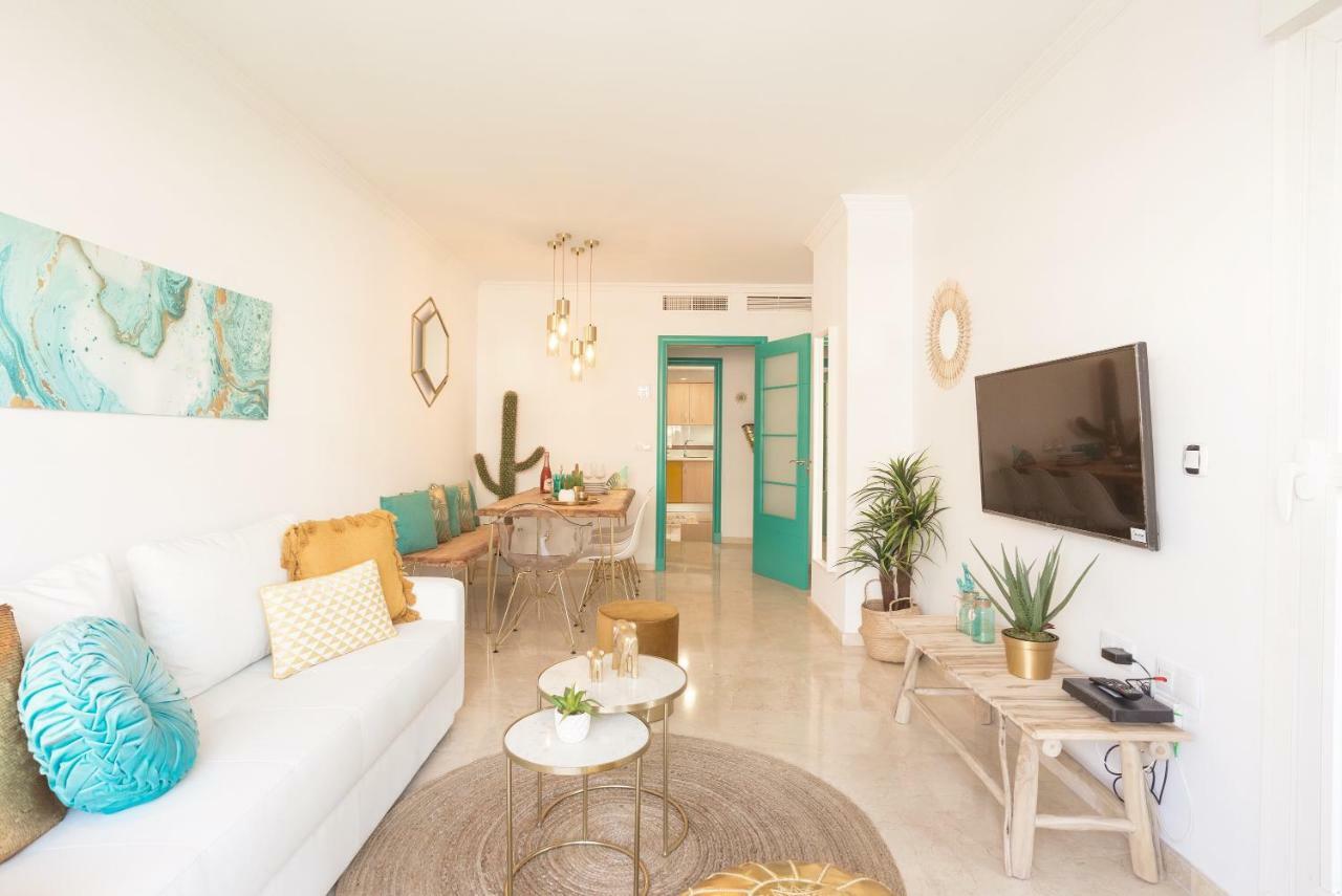 Charming Apartment On The Beach - Pool And Parking Málaga Eksteriør bilde