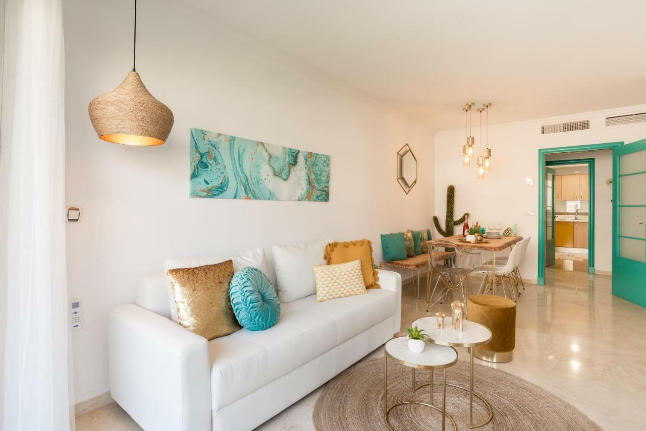 Charming Apartment On The Beach - Pool And Parking Málaga Eksteriør bilde